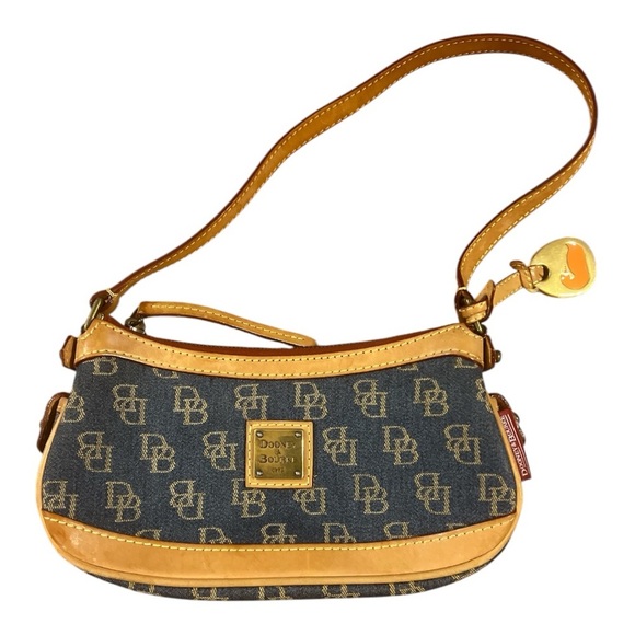 Dooney & Bourke Handbags - DOONEY & BOURKE vintage shoulder bag